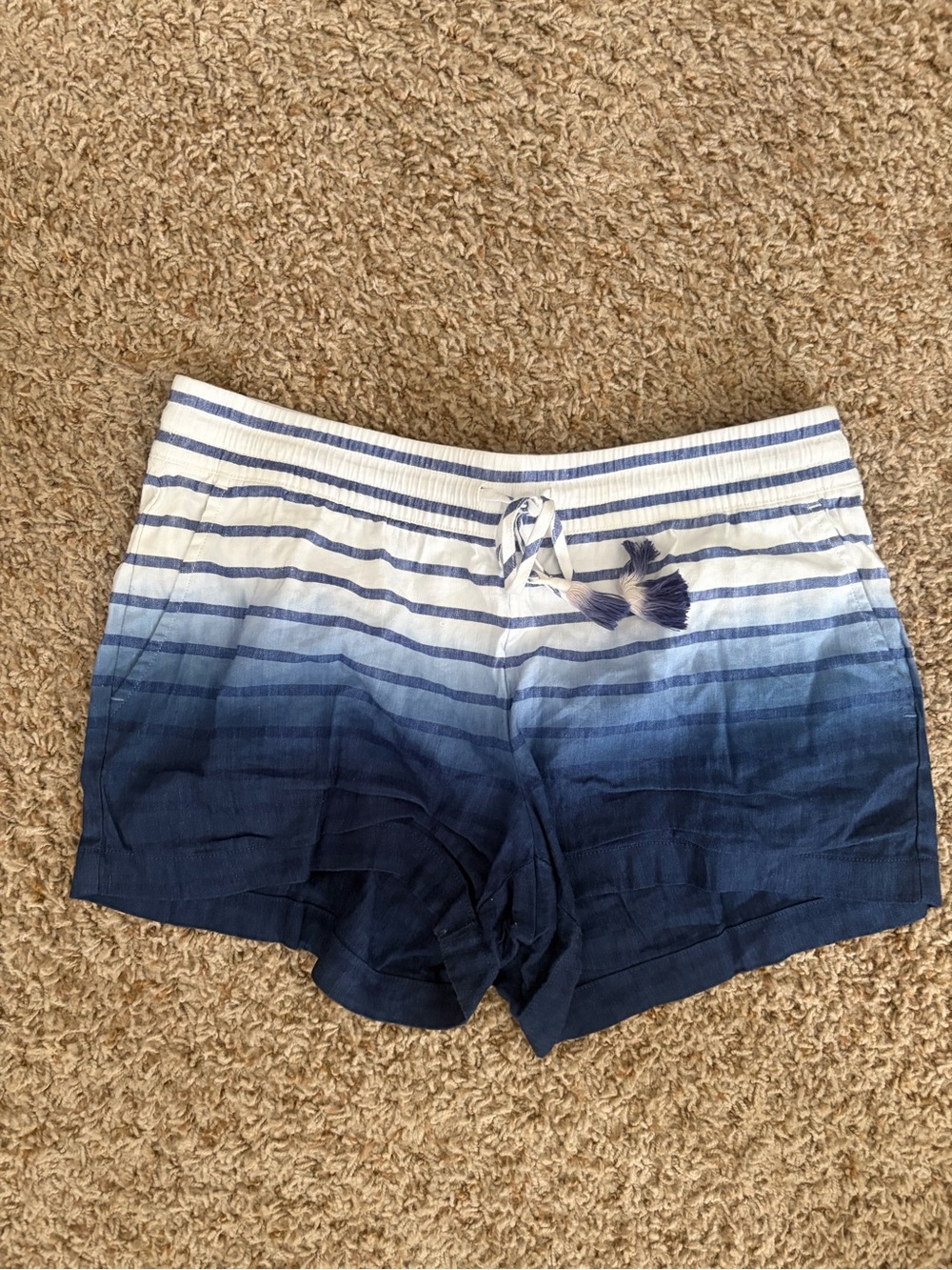 Women Vineyard vines shorts, M